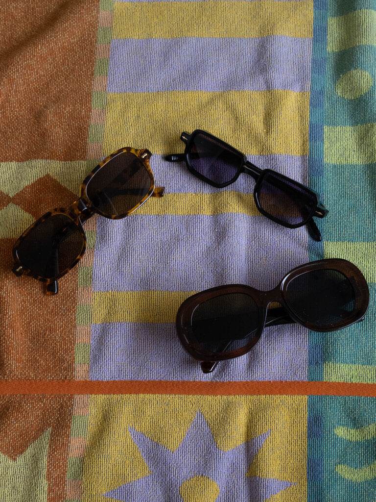 Nikkaela Retro Round Sunglasses