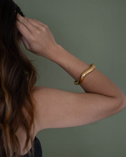 Bold Wavy Bangle