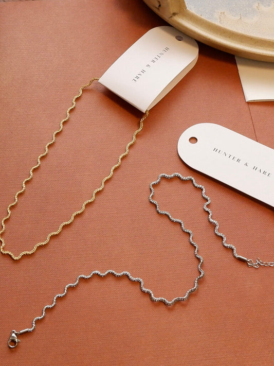 Emmy Wavy Necklace