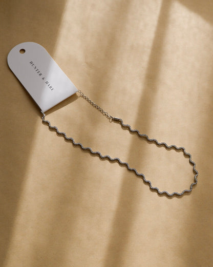 Emmy Wavy Necklace