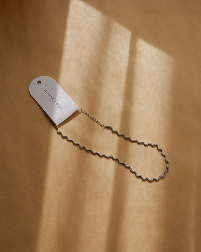 Emmy Wavy Necklace